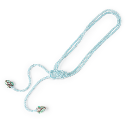 Blaues Strickcollier