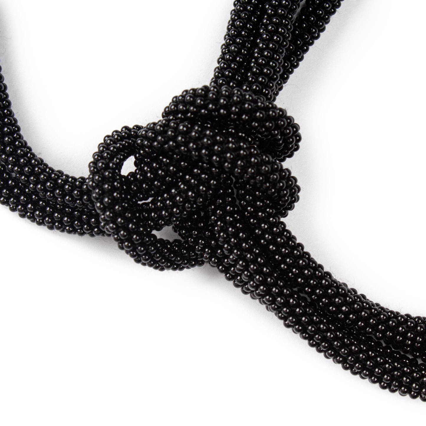 Schwarzes Strickcollier