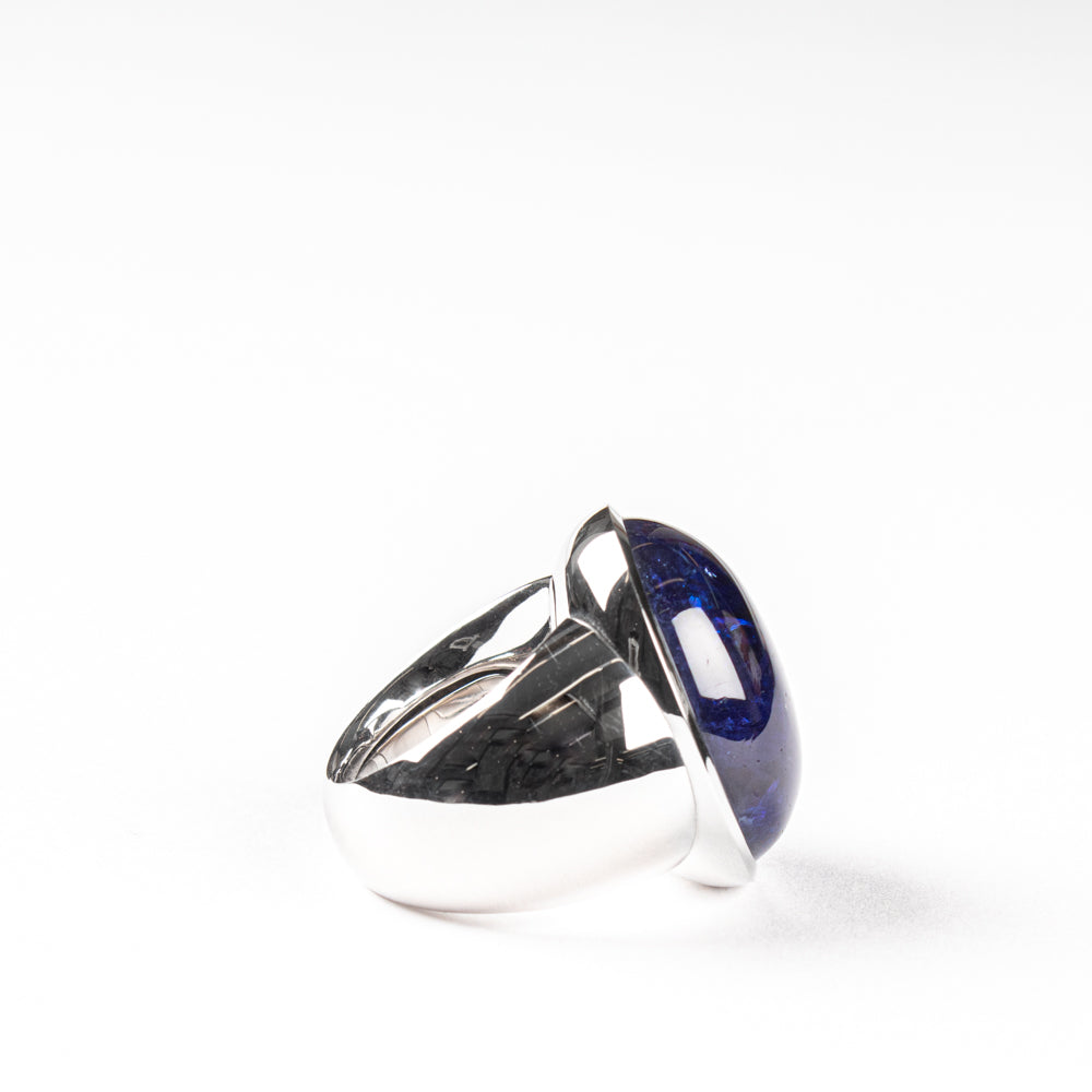 Tansanit-Cabochon-Ring